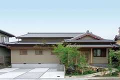 屋根を一文字葺きにしてシンプルを極めた外観【カネタケ竹内建築】