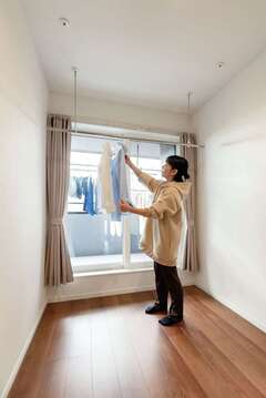 日当たりのいいベランダに面した2階ホールにはフリースペースを。室内干しにも大活躍