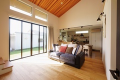 風の抜けるリビング空間