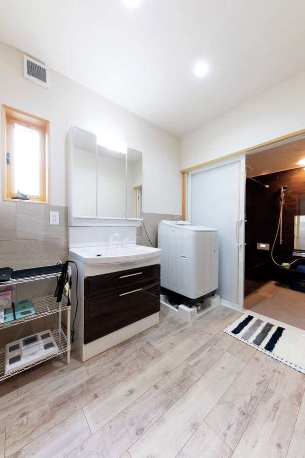 洗面脱衣室もゆったり広々