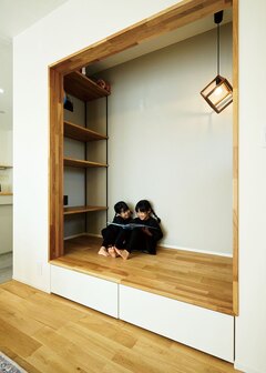ヌックは雛人形を飾ったり、絵本を読んだり、お昼寝したりと、マルチに使える便利な空間【SEVEN HOUSE/セブンハウス】