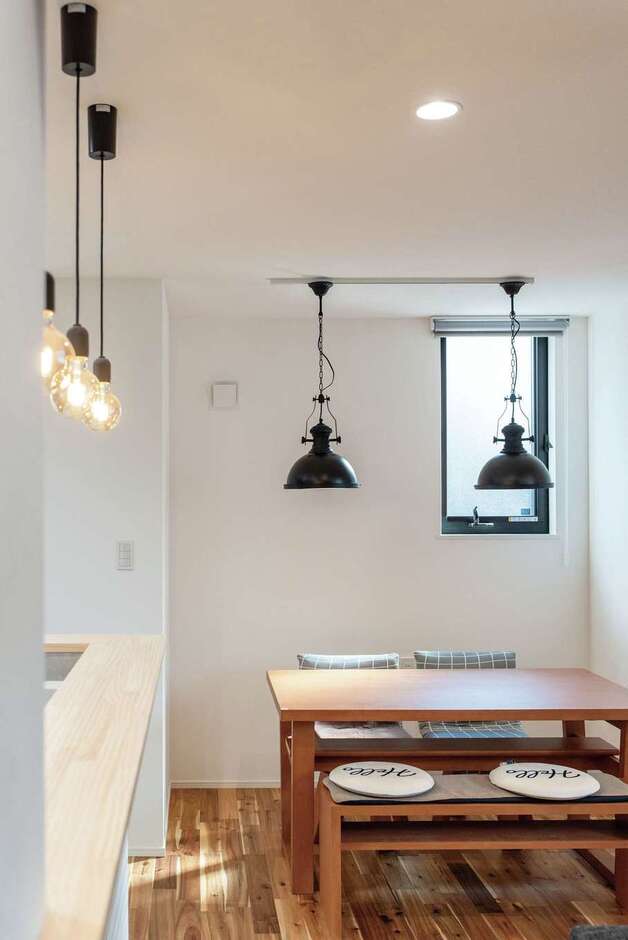 当初インナーバルコニーの予定だったスペースは、窓の高さに道路が見えることも気になりダイニングに変更。おかげでLDK全体が広くなった