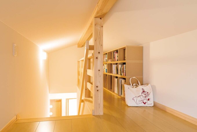 小屋裏は固定階段を採用