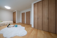 お子様のお部屋は将来仕切れるように設計。