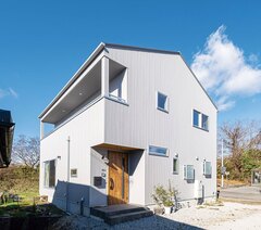 外観は流行に左右されないシンプルでナチュラルなデザインに【葵家】