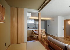 キッチンに立つ人と目の高さが合うので、家族のコミュニケーションもスムーズ