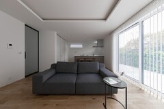 大きな窓から自然光が差し込む広々としたLDK。開放的な空間がリラックスした生活を提供する【PG HOUSE（ピージーハウス）】