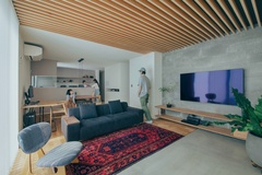 光と風が交わるスタイリッシュな平屋