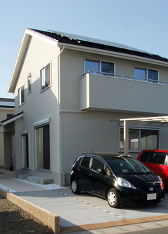 外観も白を基調とし、シンプルにまとめた。太陽光発電も搭載したエコな住まい【静鉄ホームズ】