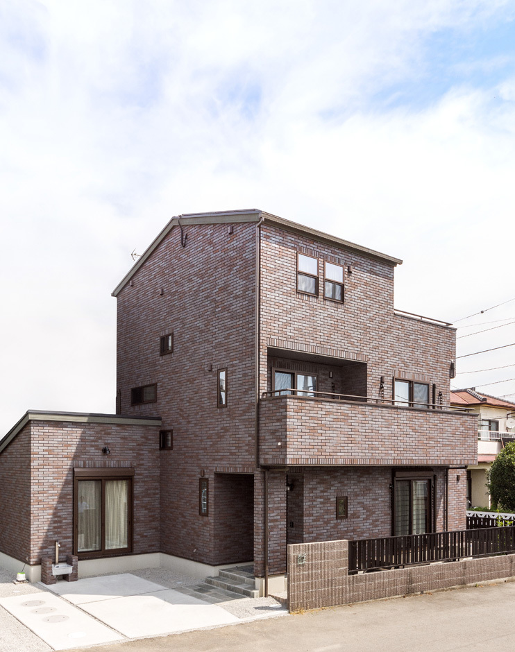 イーホーム【収納力、二世帯住宅、屋上バルコニー】