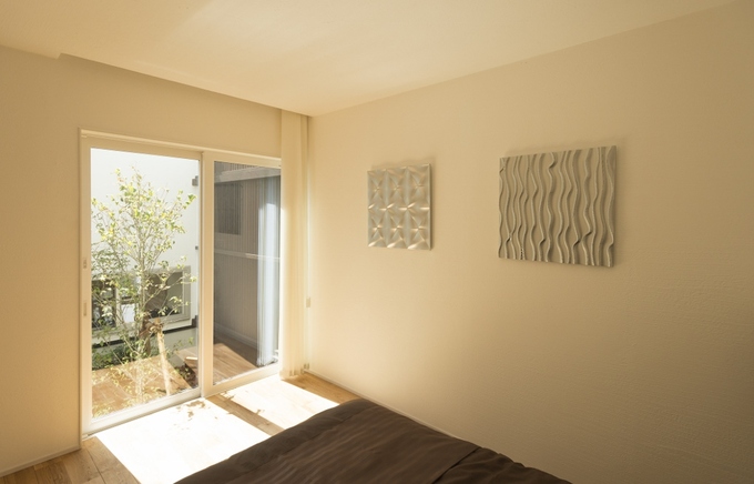 坪庭は寝室からも眺められるので、朝のさわやかな光を感じながら目覚めることができる