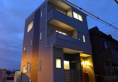 瑠璃色の空をバックにシャッターを押したら幻想的なフォルムに