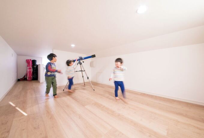 小さい時は遊び場に。大きくなったら収納空間に。将来的にも便利なロフト
