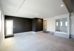 贅沢なビルトインガレージは、車をこよなく愛するご主人のこだわりだ