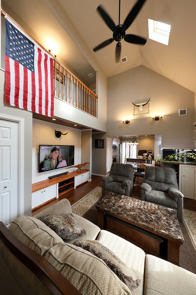 開放的な22畳のLDK。アメリカで主流のセントラル空調を取り入れ、温度差のない暮らしも実現している