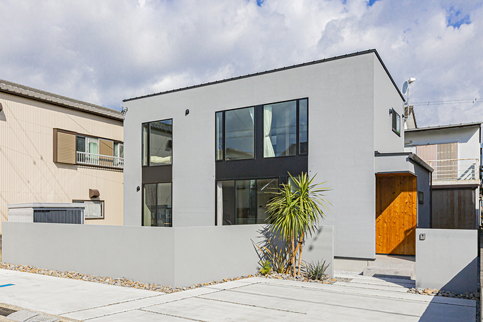 外壁と塀を塗り壁で統一