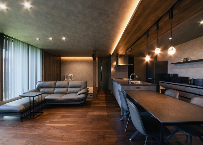 天井まで届くハイサッシを採用したことで、より広く感じられる