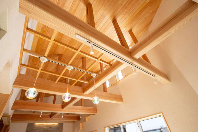 藤田工務店【木が持つ力を損なわない、自然乾燥の無垢材のみを使用】