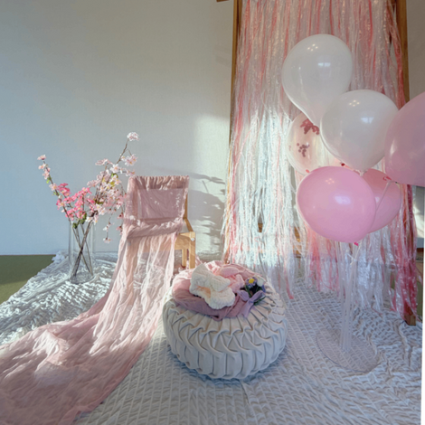 撮影ブースの様子♪　花瓶は、割れにくい素材のものを使用しているのでご安心を✨