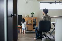 家事効率の良い動線にすることで、休日時間を満喫できるようになったと話すNさん夫妻。子どもとの時間を大切にできる暮らしが実現【アイフルホーム焼津店 （三住建設）】