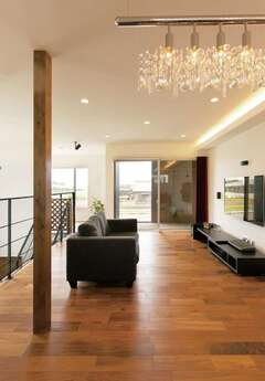 段差なくバルコニーを繋げたことで、数字以上の広さを感じる