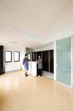 土地のデメリットをメリットに変える工夫がいっぱい。落ち着いた空間が心地いい