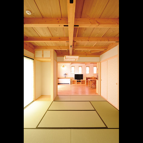 将来的に2世帯を見据えて、和室もゆったりと。トイレも設置できるよう配管システムを施してある
