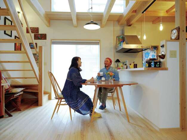 無垢のぬくもり、吹き抜けの開放感、そしておふたりがセレクトしたアイテムの味わいがブレンドされ、ほっとする時間が流れる