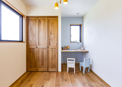 各子ども室に扉付き収納を用意