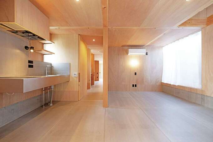 1階はミニキッチン付きのワンルーム。将来、親の同居を想定しているが、夫婦もいずれ1階だけで生活することもできる