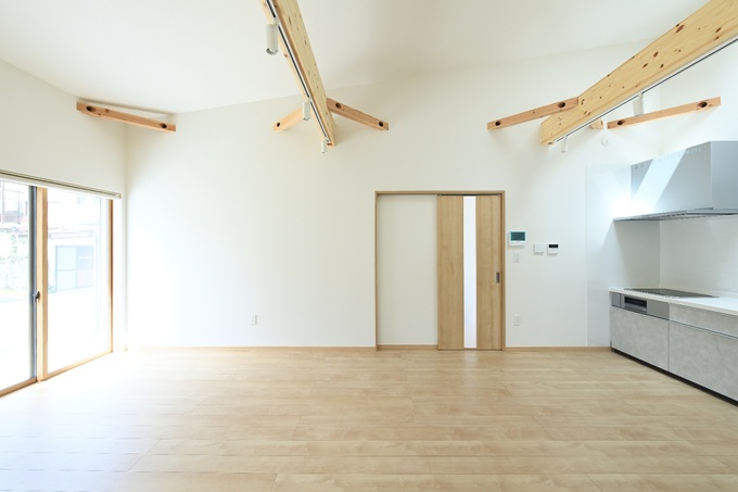 洗練された平屋で叶えるモダンカフェスタイル｜REIWA HOUSE（令和ハウス）の新築施工例【くふうイエタテ】