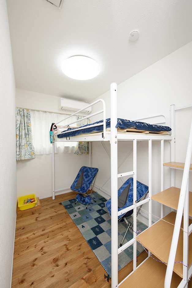 3畳の子ども部屋は、寝るためにあるスペース。あえて少し狭いと感じる空間にすることで、子ども部屋にこもらずLDKで過ごす時間が多くなるよう工夫されている