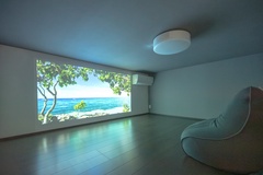 ロフトはシアタールームとして活用。大好きなサッカーの試合を大画面で堪能でき、つい夜更かしをしてしまうのが嬉しい悩みなのだとか。