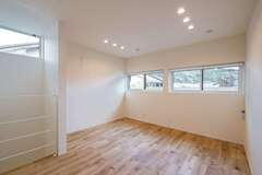 2階の子ども部屋は今のところオープンな空間。壁とドアをつけて仕切れるつくりになっている【クラフトハウス】