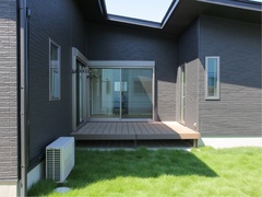 中庭がつなぐ中庭。趣味や洗濯、BBQなど使い方は自由自在