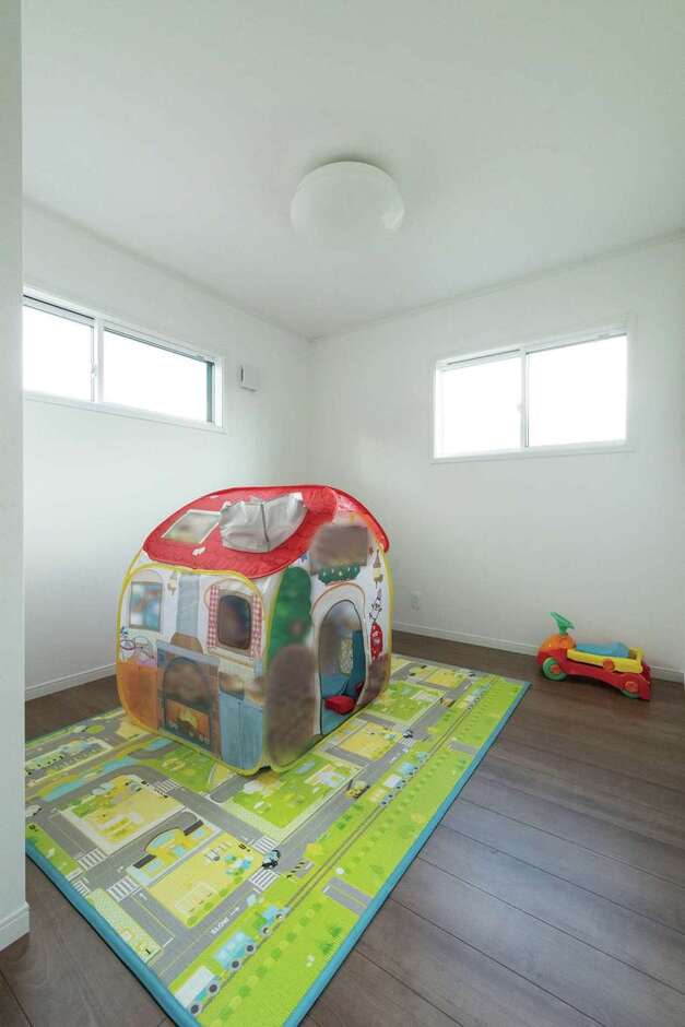 子ども部屋もシンプルに設えて、将来にわたって飽きのこない空間に
