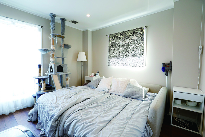 2階にある7.2畳の主寝室には、夫婦それぞれのウォークインクローゼットが備わっている