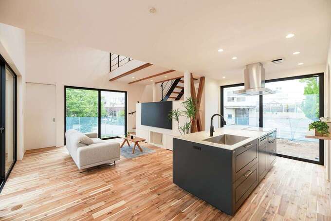 優れたデザインだけでなく、高い断熱・気密性能を備えているのが『R+house』の家の特徴。85mm厚のRパネル断熱材、第１種全熱交換型換気システムにより、エコン1台で家中どこにいても同じ温度で快適に過ごせる