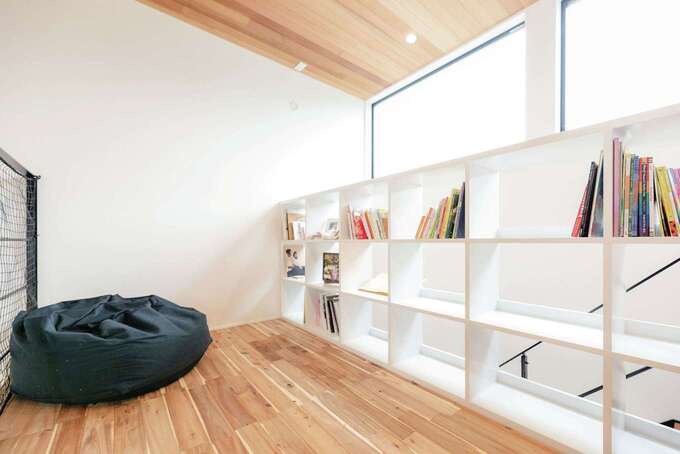 2階フリースペースに設けたファミリーライブラリー