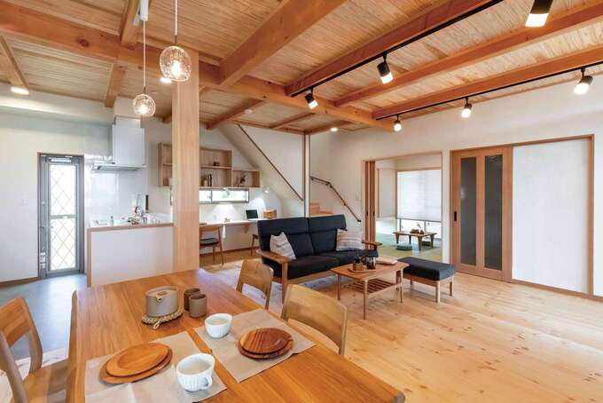 キッチンからはリビングや和室を見渡せるので、家事をしながら子どもを見守れる