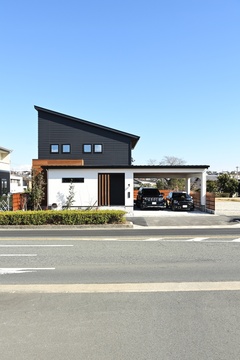 一体型ガレージの２階建てモデルハウス