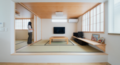 高窓からやわらかな光を取り込む、明るく心地よい和モダン空間。【SEIEN ARCHITECT】