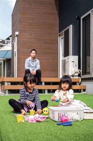 アフターホーム｜リビング中心の生活は、デッキも庭もその一部